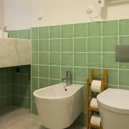 Plum Guide - The Ponsard Apartman